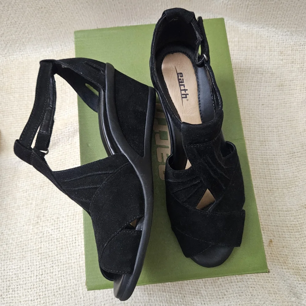 Earth Women's Black Suede Open Toe Shoes. Curvet Wide. Size 9